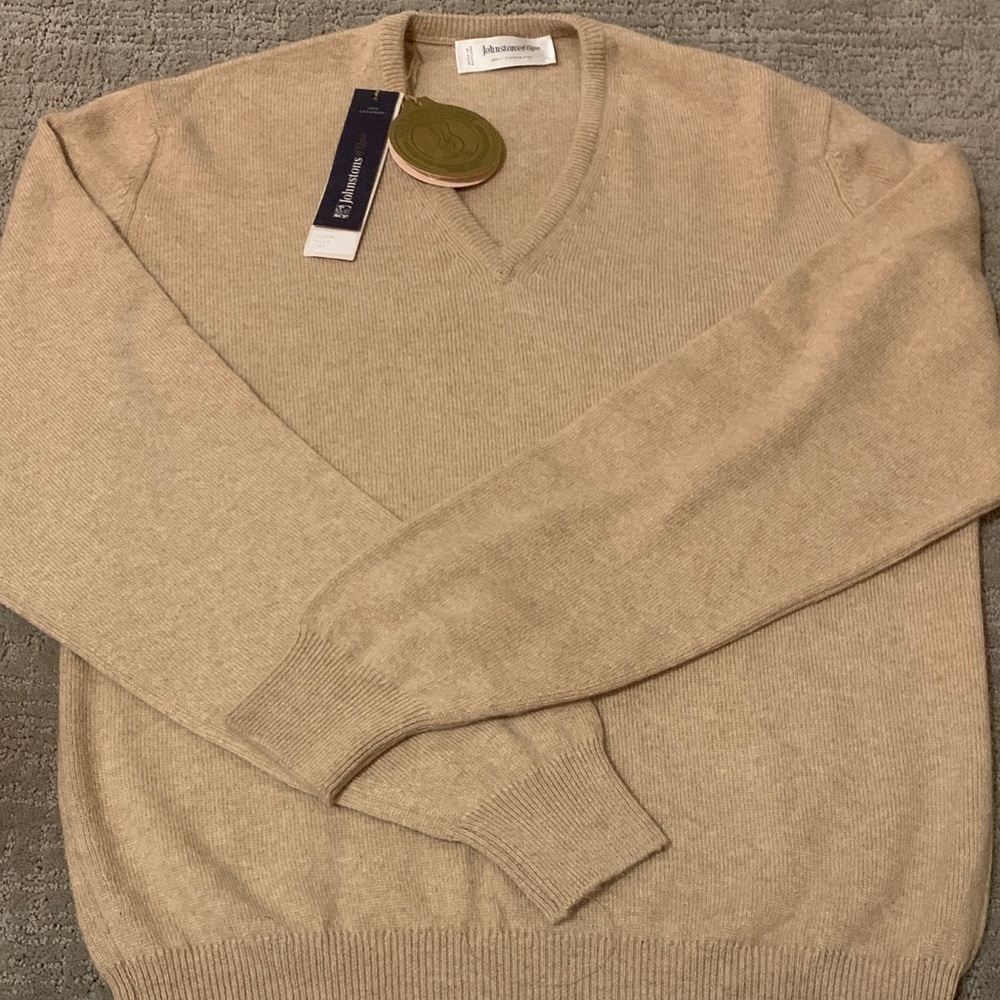 Johnstons of Elgin Beige V-Neck Cashmere Sweater